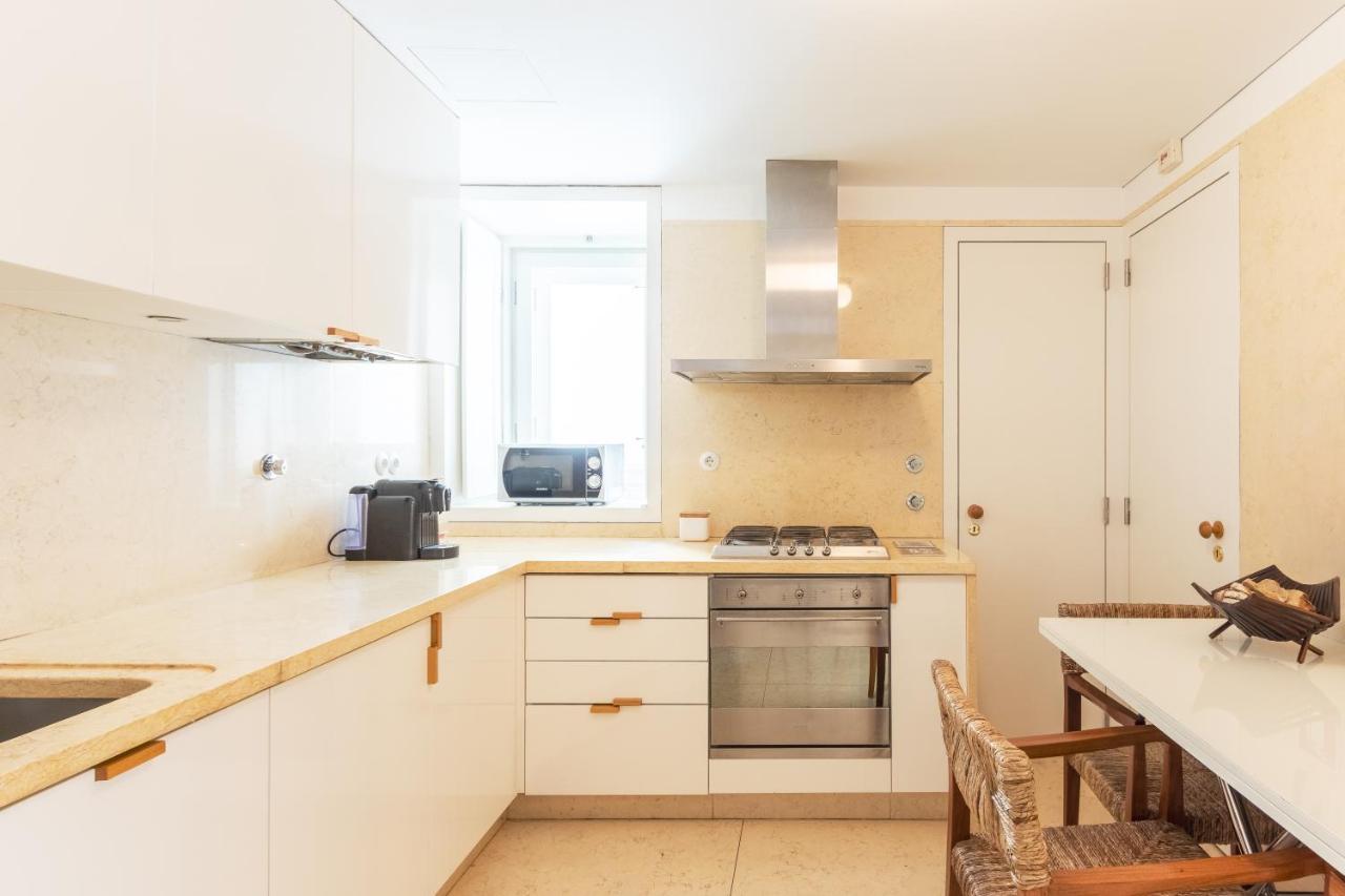 Joivy Chiado Self Check-In 2-Br Flat With Parking Apartman Lisboa Kültér fotó