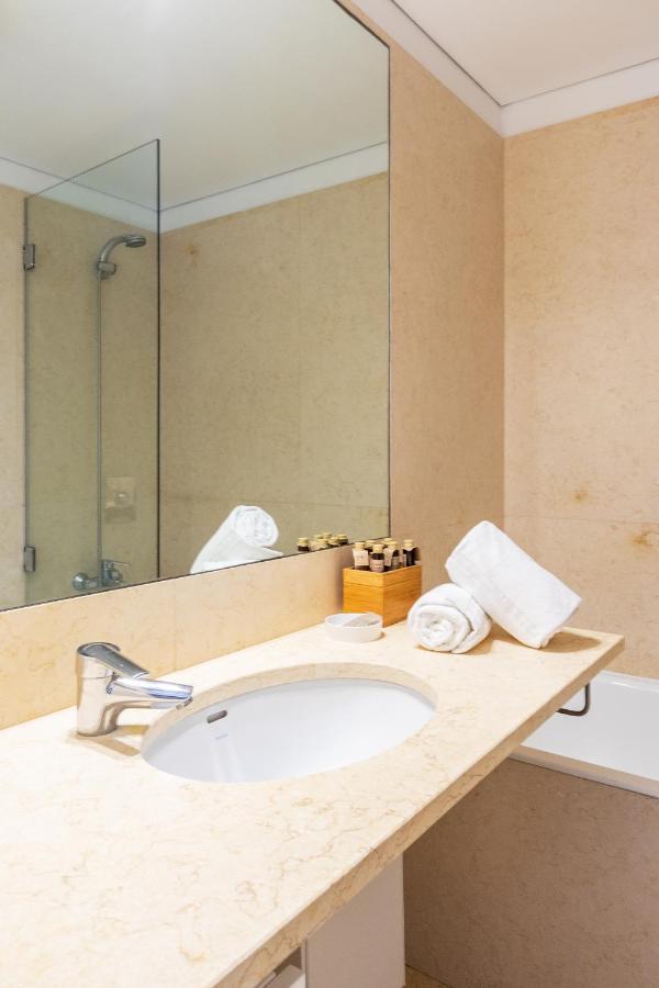 Joivy Chiado Self Check-In 2-Br Flat With Parking Apartman Lisboa Kültér fotó