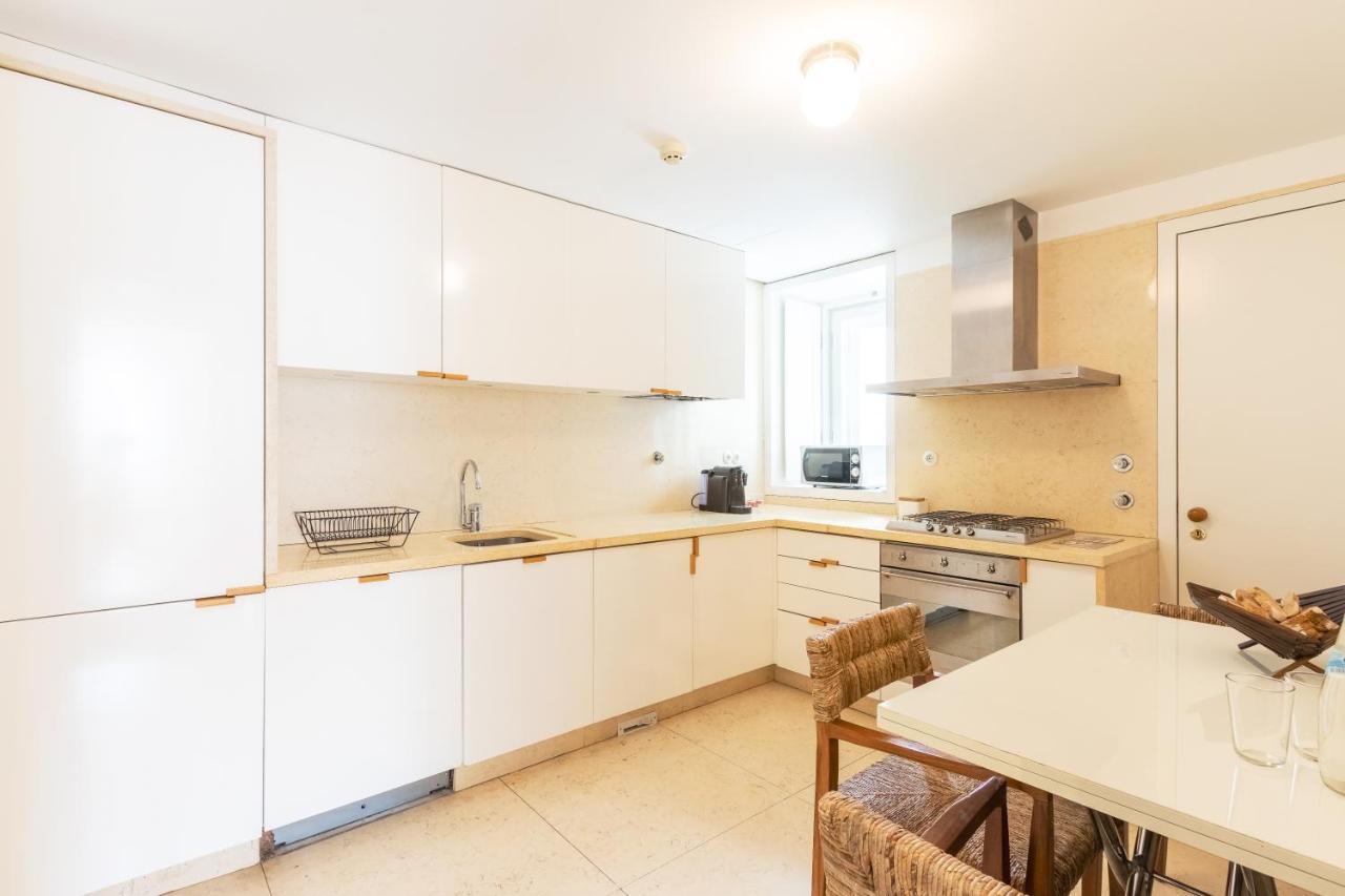 Joivy Chiado Self Check-In 2-Br Flat With Parking Apartman Lisboa Kültér fotó